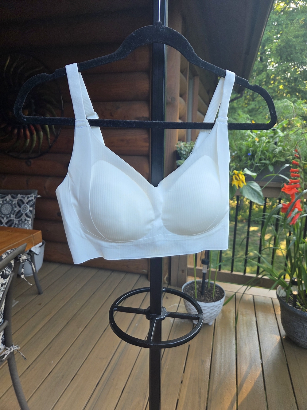 4 Women’s Seamless Light Support Bras -